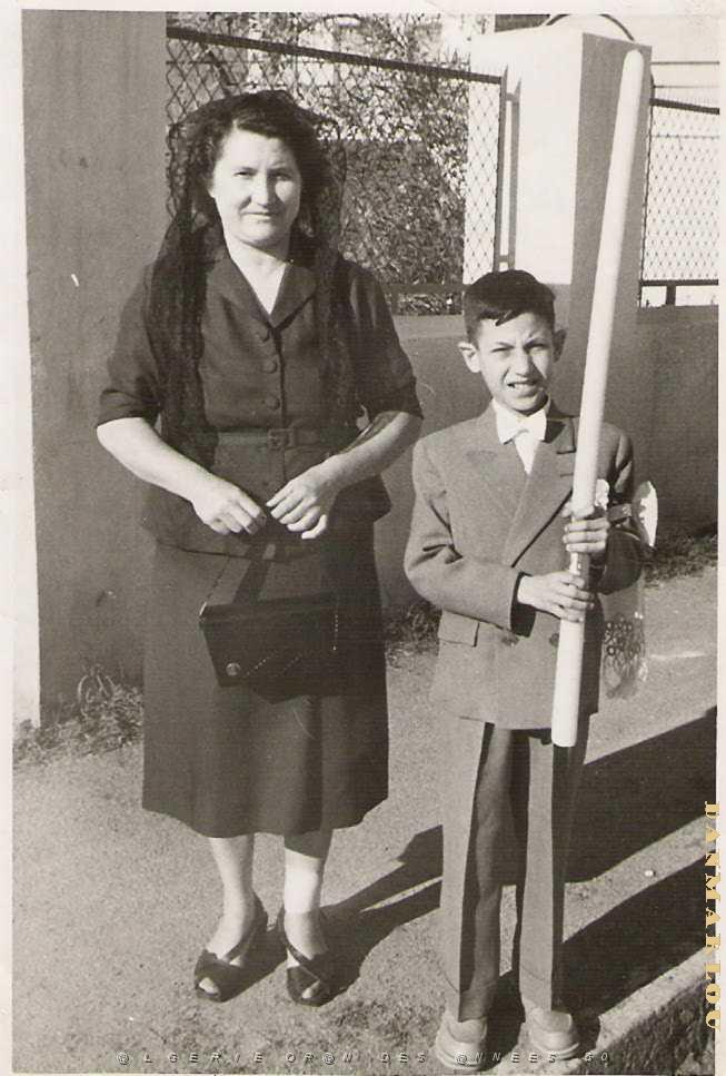 02 JEAN PIERRE ET MAMAN JOUR DE MA COMMUNION.JPG - JEAN PIERRE ADSUAR AVEC SA MERE.COMMUNION SOLENELLE 29.05.1955